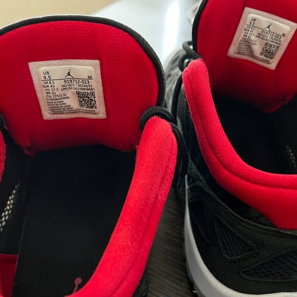 Nike Air Jordan XI low 'Bred' M 9.5 - Picture 3 of 4